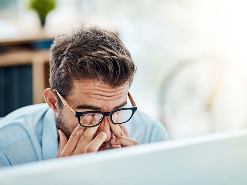 Mein Arbeitgeber will mich nicht gehen lassen: Arbeitnehmer müde vom Stress mit dem Chef