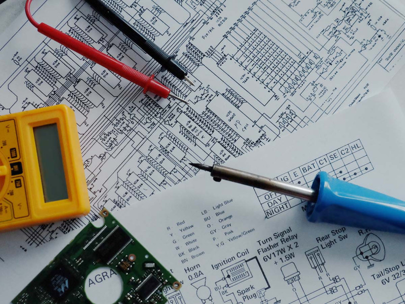 Unterschied Elektroniker für Betriebstechnik vs. Automatisierungstechnik